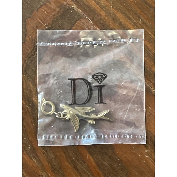 New Di Diamonds International Cruise Ship Jewelry Flying Fish Charm - Picture 1 of 3